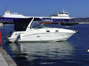 Family orientated SeaRay 275 Sundancer express cruiser for sale in Greece