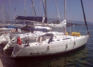 Professionaly maintained 1995 Moody 336 for sale